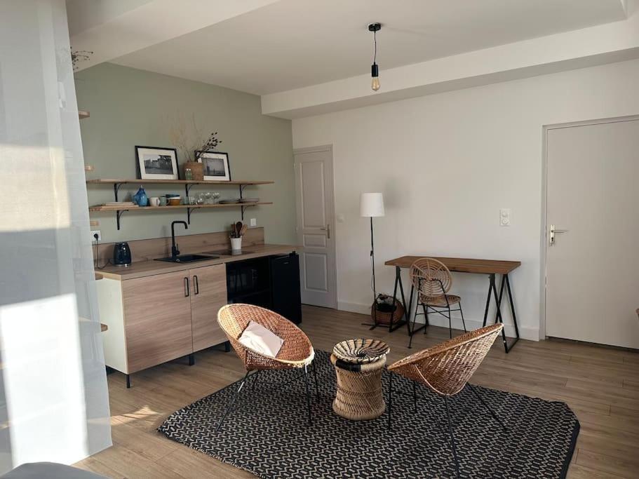 Appartement Au Pied Des Arenes De *